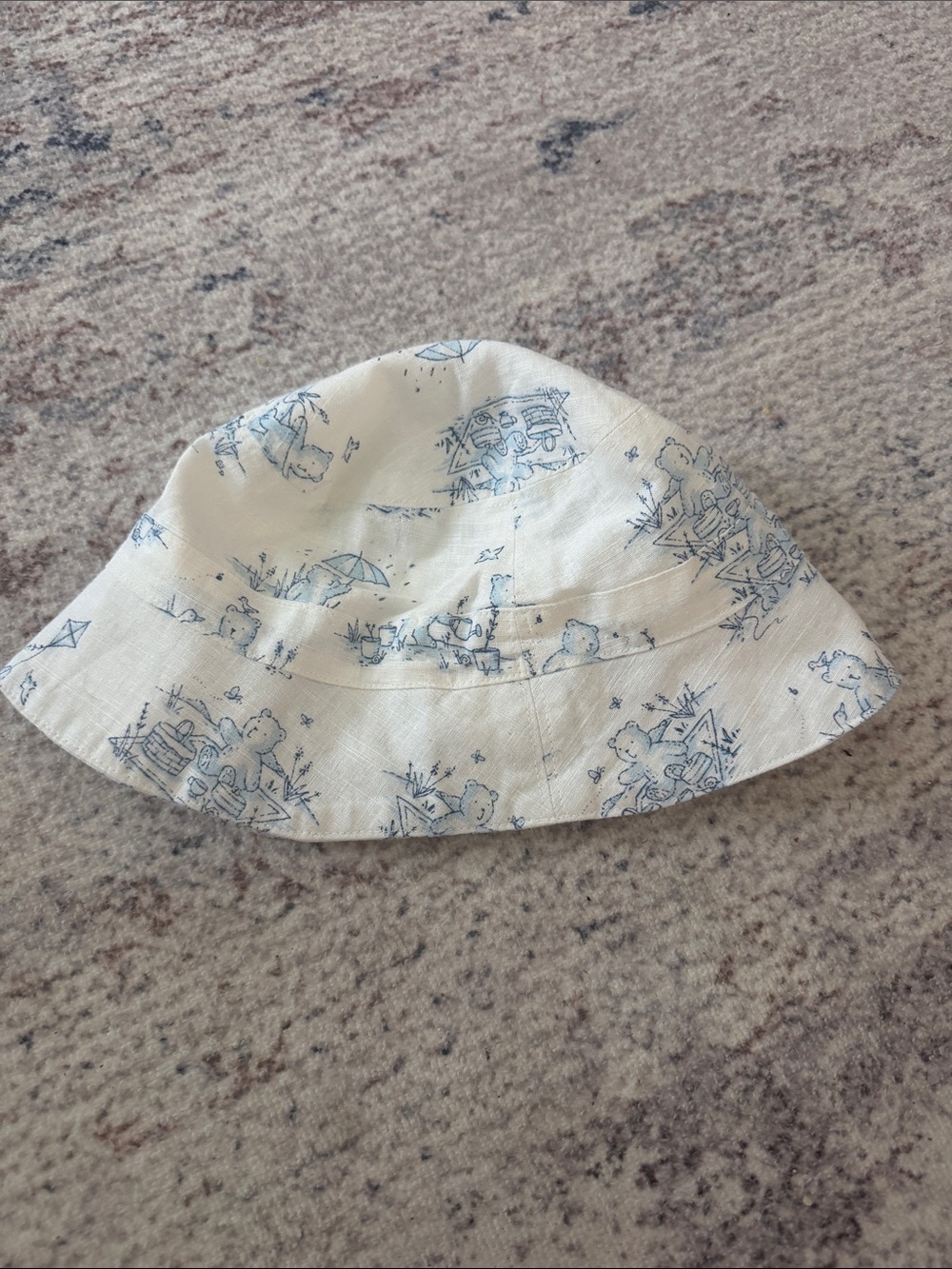 GAP White Bucket Hat with Light Blue Bear Camping Print
